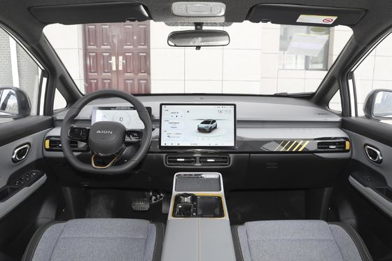 Front Engine 5 Seat Electric SUV New Energy AION Y Electric Car 150Km/h