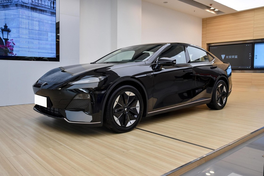 Black Sl03 Changan Electric Vehicles Car High Speed Five Door Five Seats Four Wheel