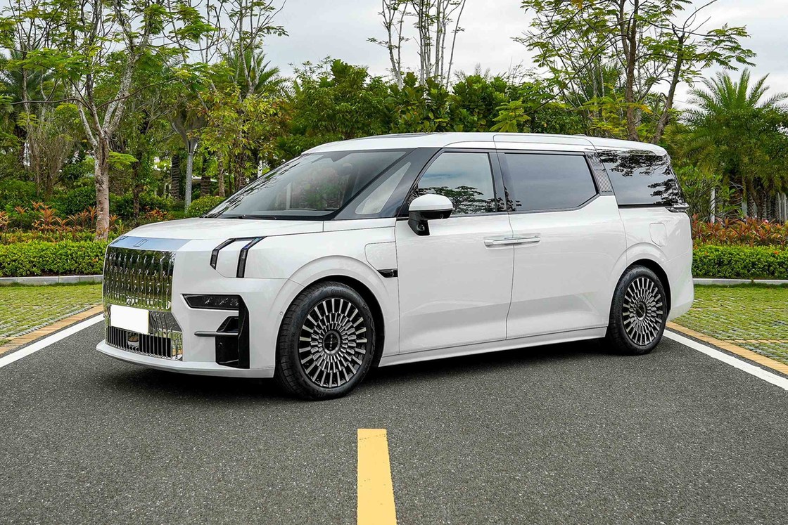 Medium Large MPV Electric Car 5 Doors Dual Motor 6 Seater EV Car ZEEKR 009
