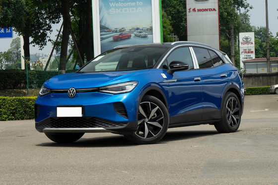 Vw ID.4 CROZZ EV samochód elektryczny czarne wnętrze samochody używane