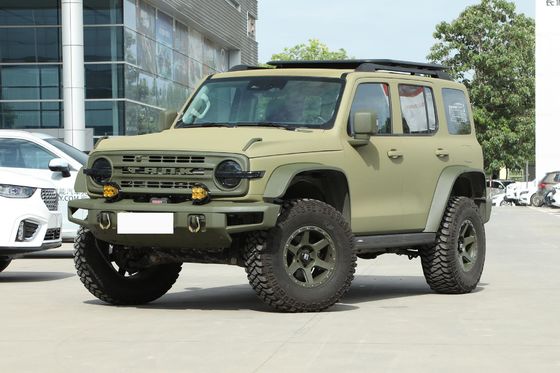 Tank 300 Benzyna napędzana silnikiem 2.0T 227 KM L4